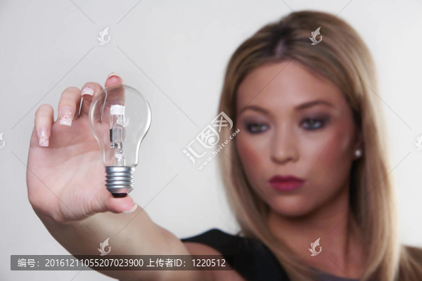 燈泡和女人