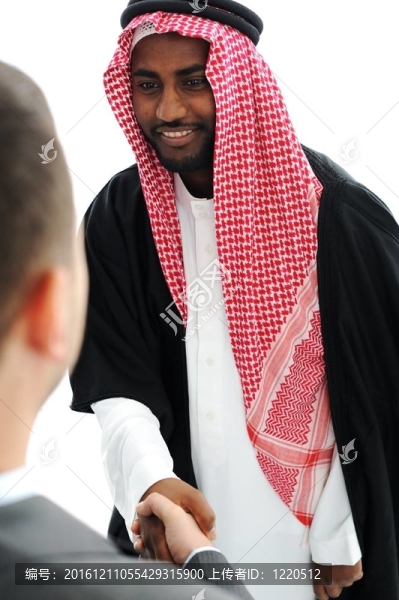 中東商界人士握手