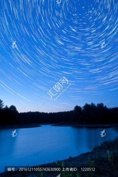 在金斯敦湖startrails