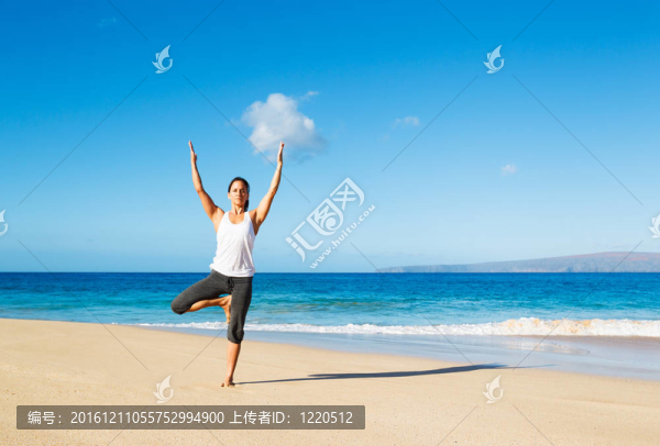 女人練瑜伽