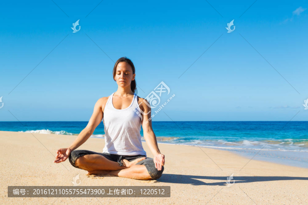 女人練瑜伽