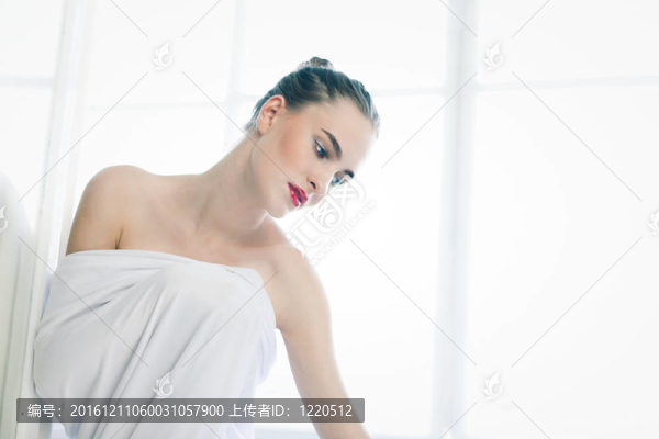 穿白衣的女孩