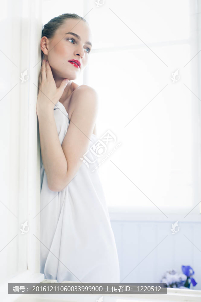 穿白衣的女孩