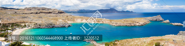 在羅德島的Lindos俯瞰希臘主要的海灘