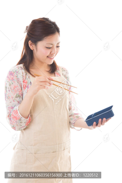做午飯的女人