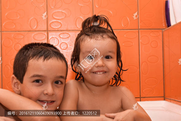 孩子洗澡