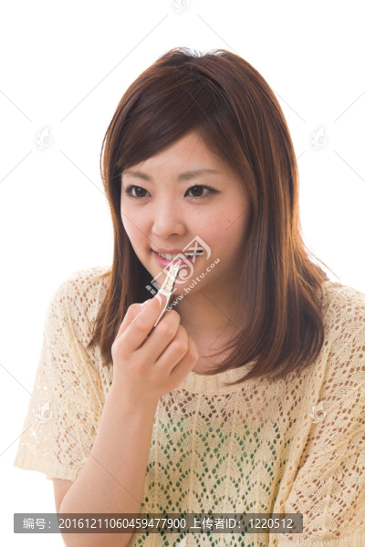 化妝的女人