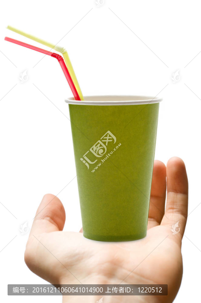 帶有紙杯和吸管的男性手