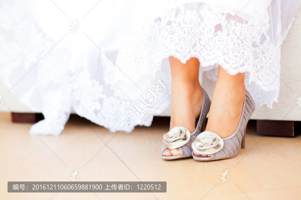 新娘禮服和鞋子
