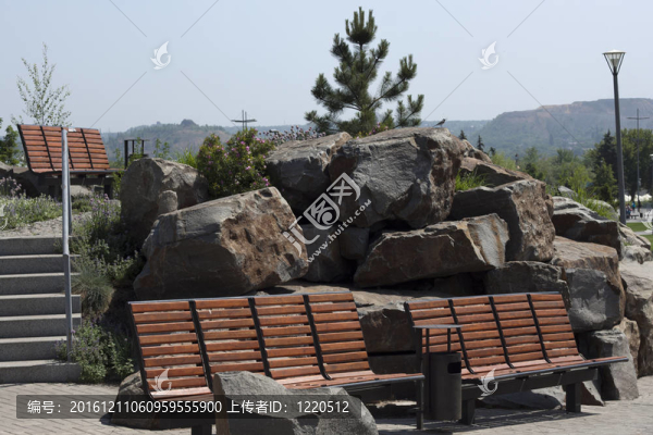 石頭花園的空長椅