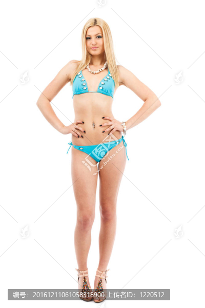 穿泳裝的金發(fā)女孩