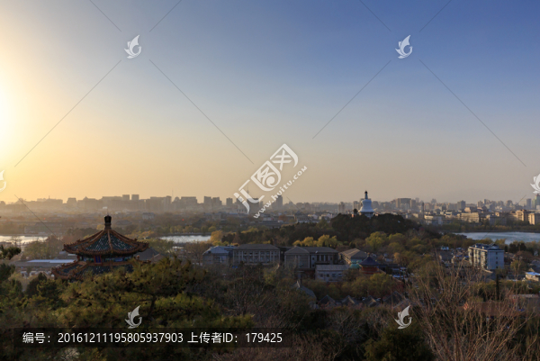 景山俯瞰富覽亭北海白塔