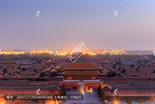 俯瞰北京故宮古建筑群夜景