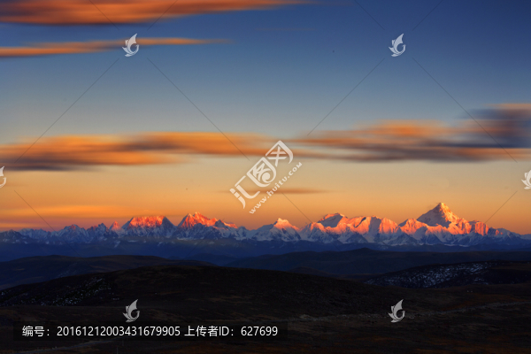 貢嘎日照金山