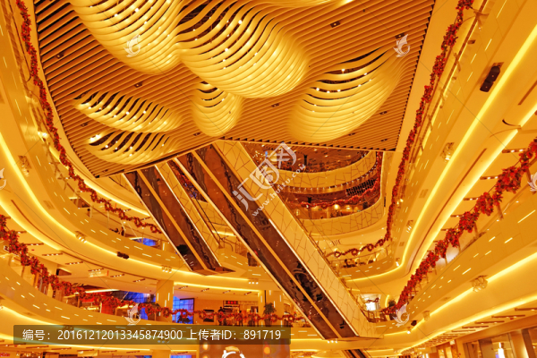 高檔商場樓層,商場電梯