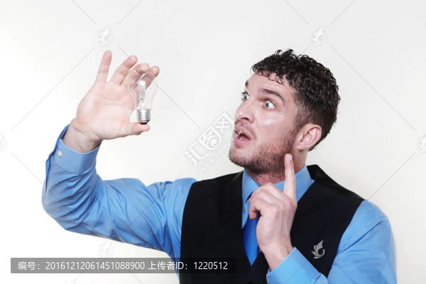 商人穿著襯衫和領(lǐng)帶在腰間外套