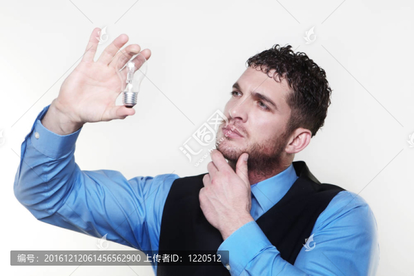 商人穿著襯衫和領(lǐng)帶在腰間外套