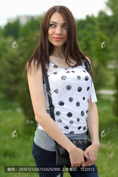 一個可愛的年輕女人的肖像