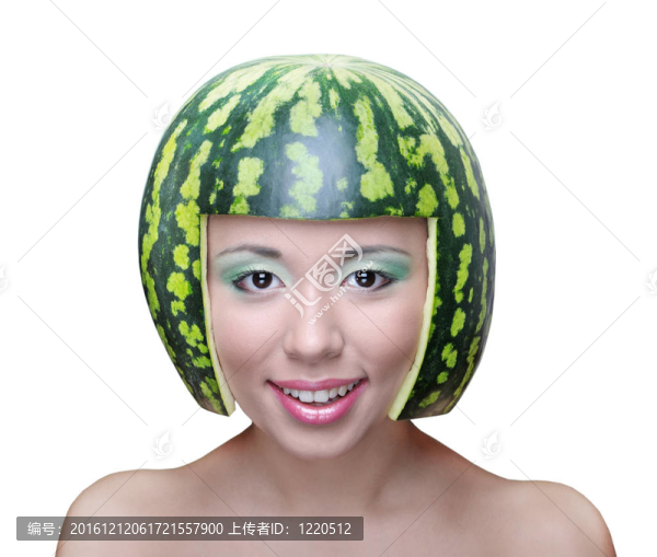 搞笑女人用西瓜當(dāng)頭盔