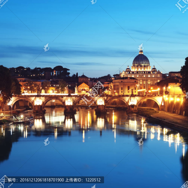 圣彼得教堂的夜間圖像的；Ponte,Sant,Angelo在羅馬臺伯河-意大利。