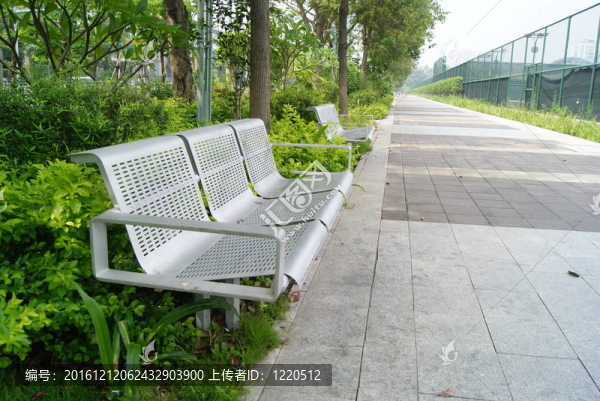 道路和休閑椅