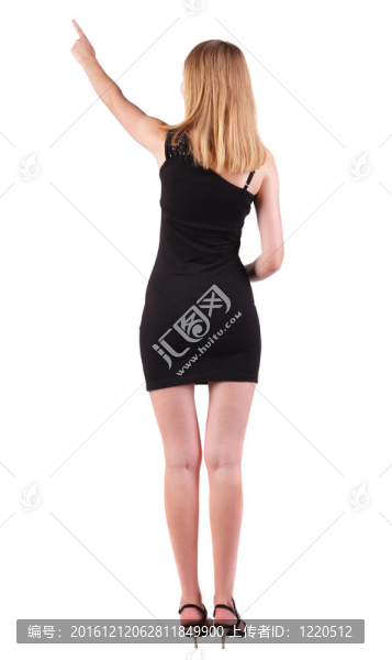 回想起年輕的金發(fā)女郎指著墻。