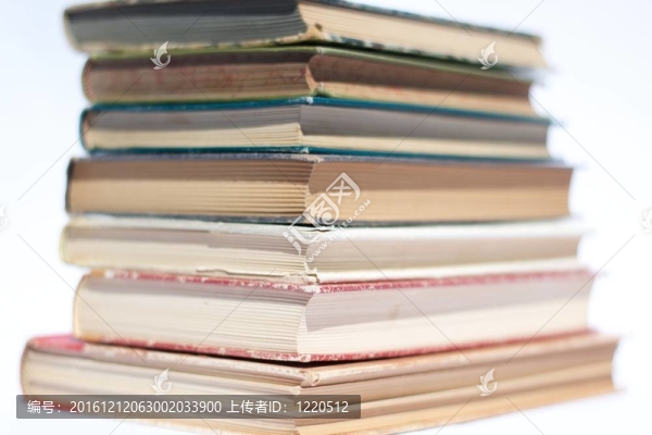 堆棧中的書(shū)