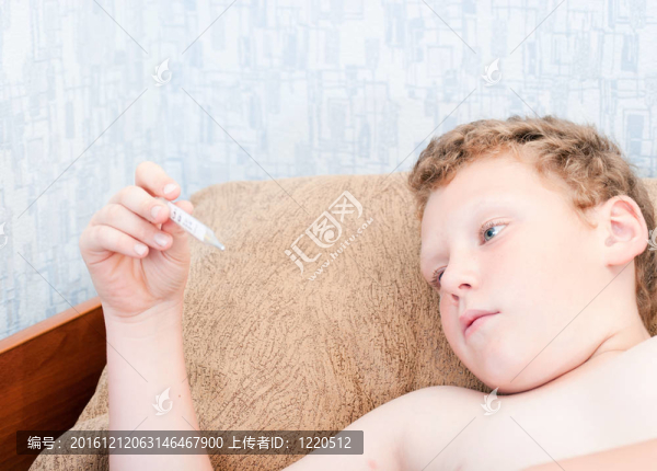 少年看了看溫度計