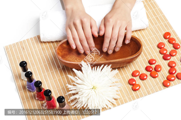 手SPA。美甲的概念