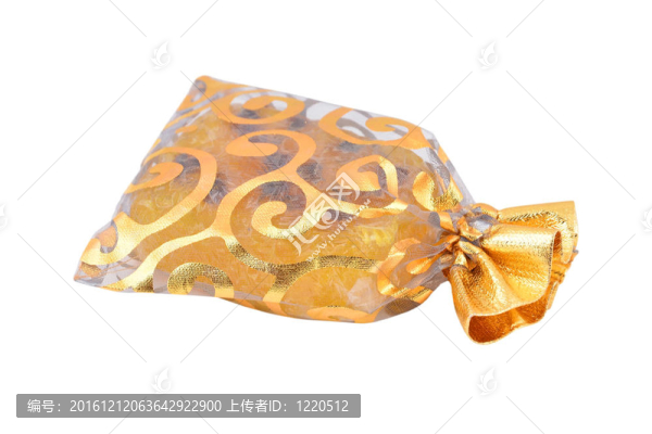 禮品袋與手工肥皂；白色背景隔離