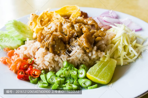 泰式菜肴；醬蝦混合米飯