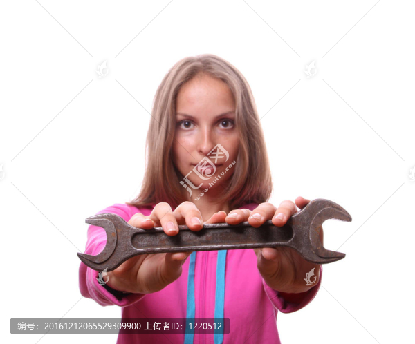 帶扳手的女人；孤立的