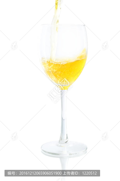 玻璃杯里的果汁