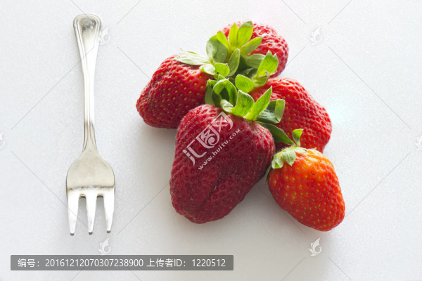 草莓和叉