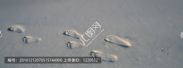 沙灘上的腳印
