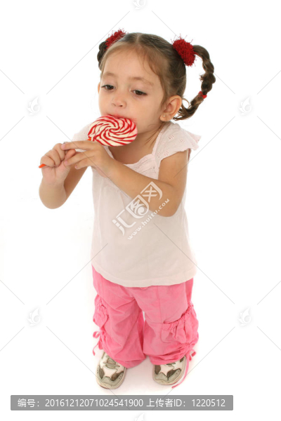 孩子拿著棒棒糖