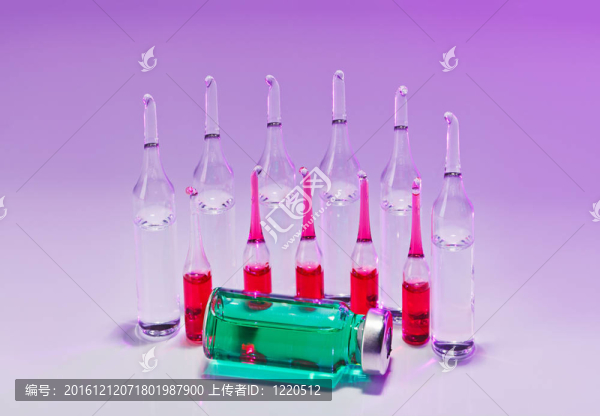安瓿裝在一個線的色彩鮮明的靜物