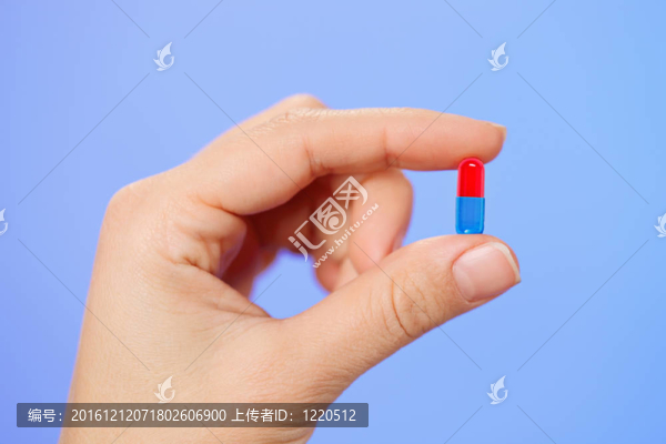 醫(yī)生用紅藍(lán)丸（膠囊）；宏觀觀察