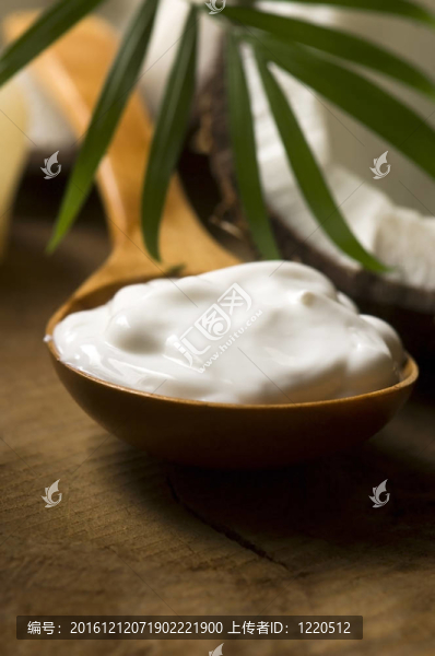 椰子油和椰子油