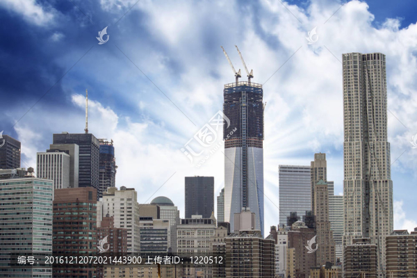 紐約建筑物上空多云