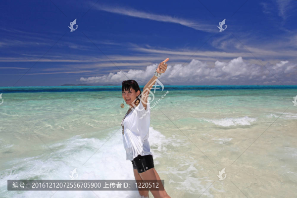海灘；熱帶；沖繩；婦女