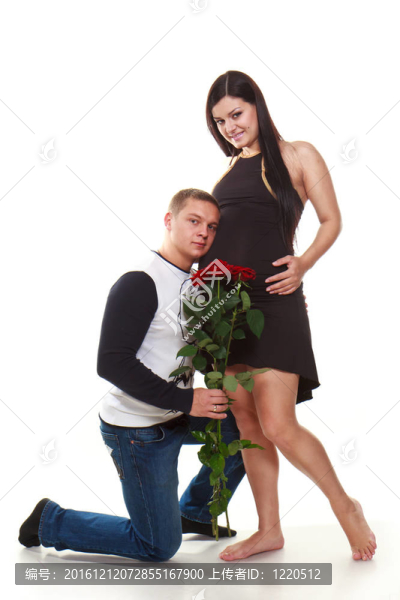 與丈夫的快樂(lè)孕婦肖像