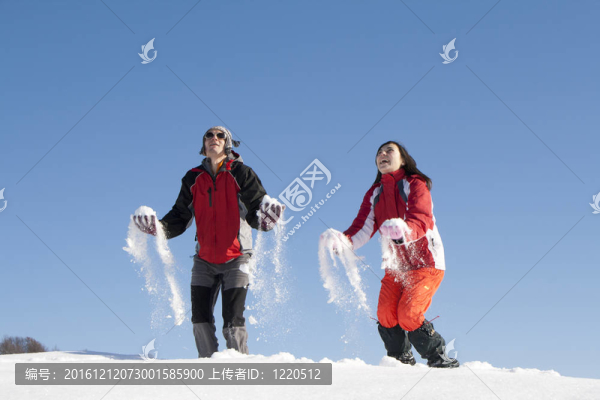 雪中的小兩口
