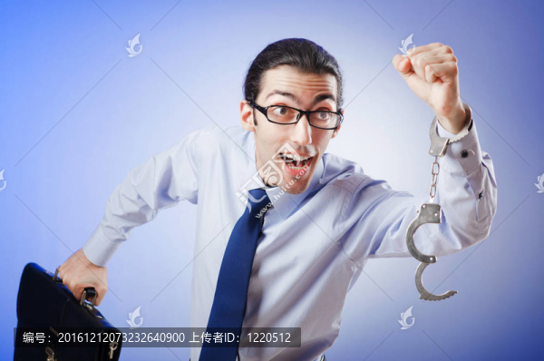 商人戴上手銬興師問罪
