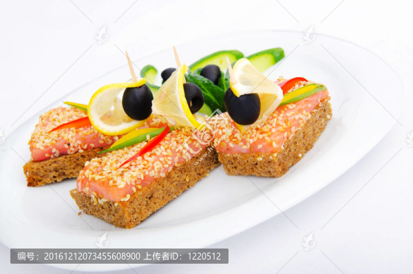 盤(pán)子里的三明治