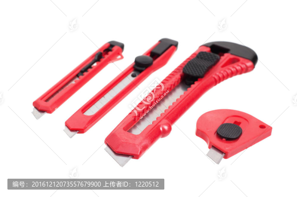 一套白色背景下的刀具