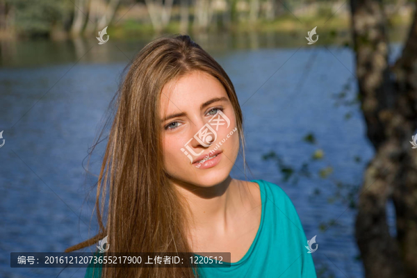年輕的女孩