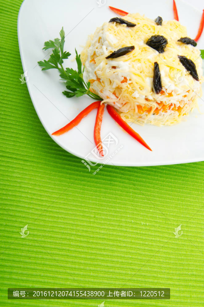 盤子里的美味沙拉