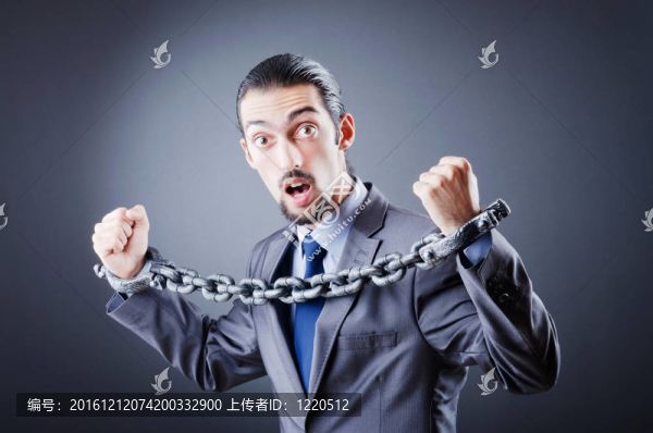 商人戴上手銬他犯罪