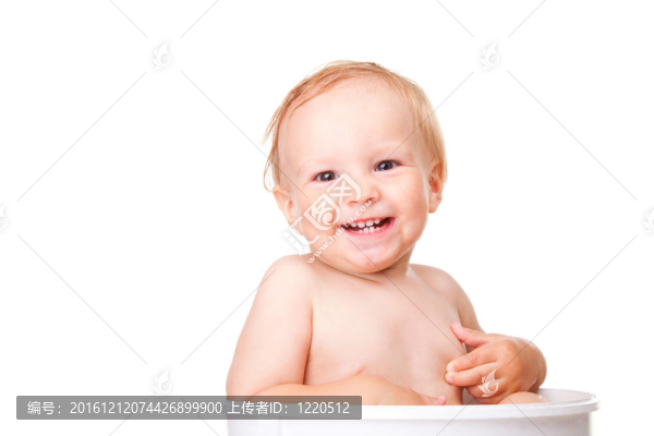 快樂小男孩洗澡